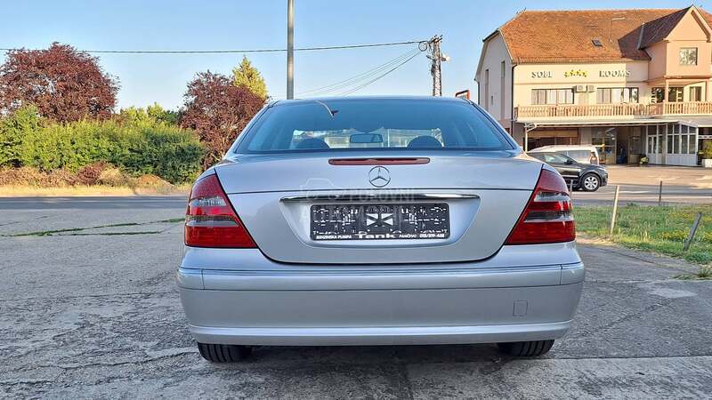 Mercedes Benz E 220 AVANTGARDE
