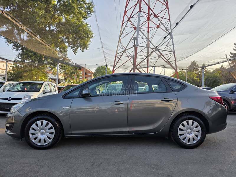 Opel Astra J 1.4 TURBO