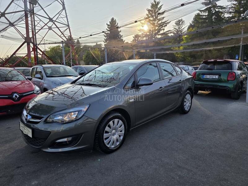 Opel Astra J 1.4 TURBO