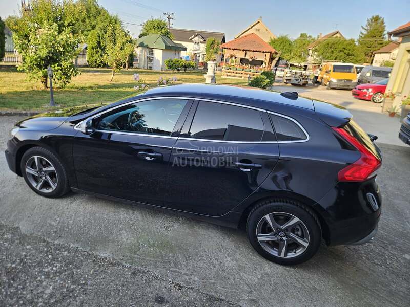 Volvo V40 D4 R DESIGN
