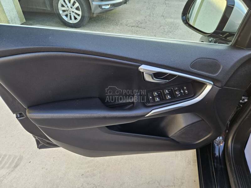 Volvo V40 D4 R DESIGN
