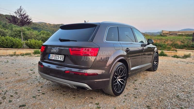 Audi Q7 