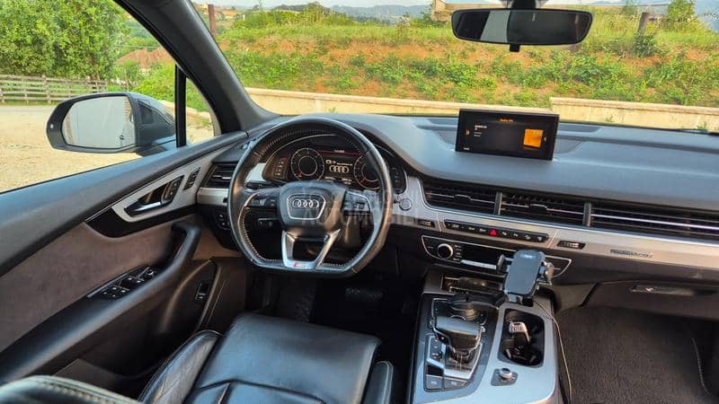 Audi Q7 