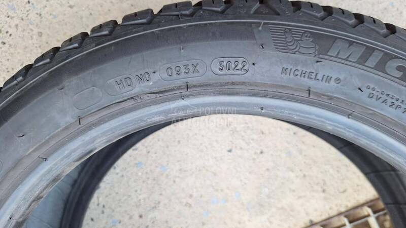Michelin 215/45 R17 Zimska