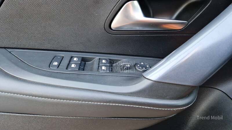 Peugeot 2008 1.2 Aluure