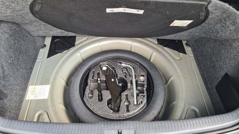 Volkswagen Golf 6 1.6TDI   HIGHLINE