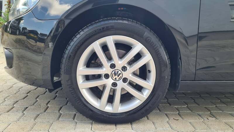 Volkswagen Golf 6 1.6TDI   HIGHLINE