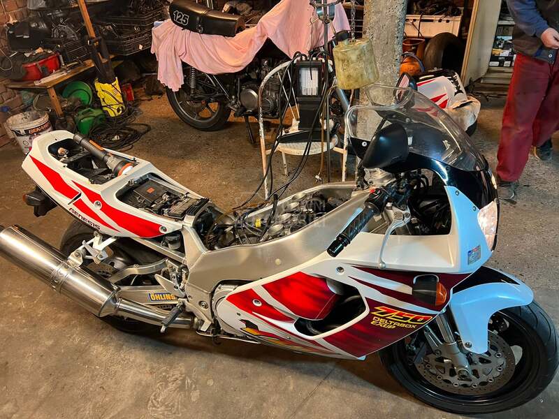Yamaha YZF 750 FABRIKA NOV