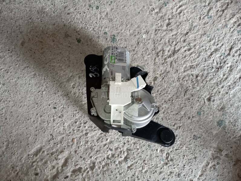 Motor zadnjeg brisaca