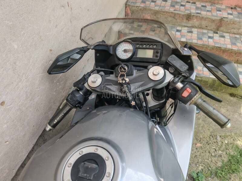 Hyosung GT250R