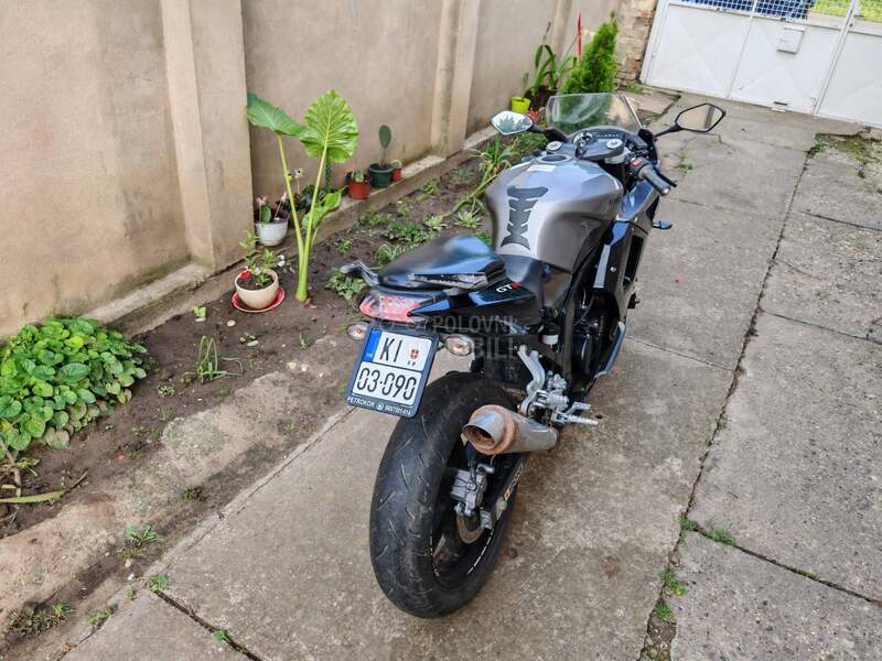 Hyosung GT250R