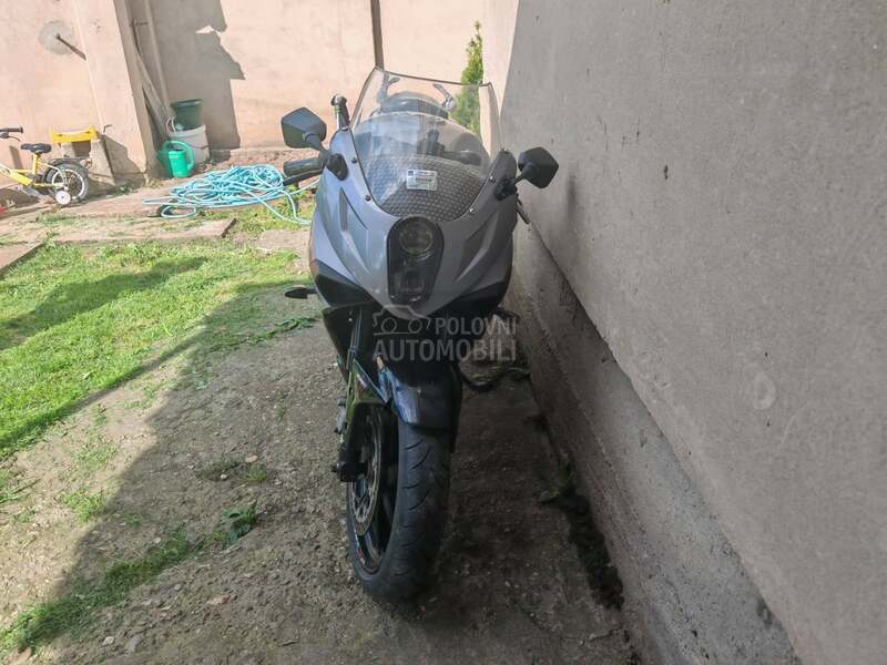 Hyosung GT250R