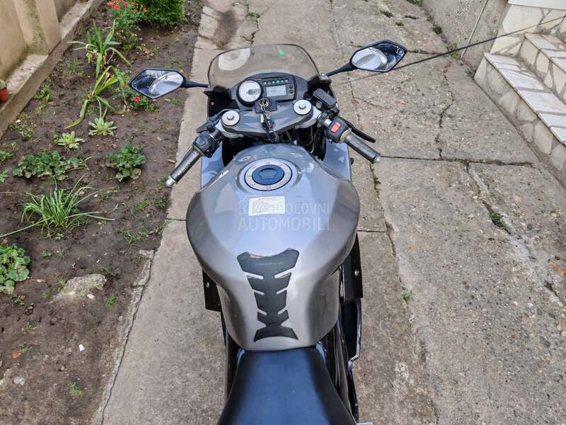 Hyosung GT250R