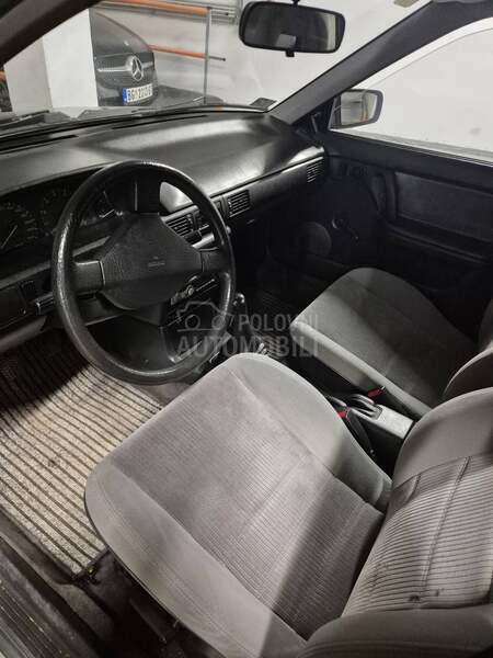 Mazda 323 sedan 1.6
