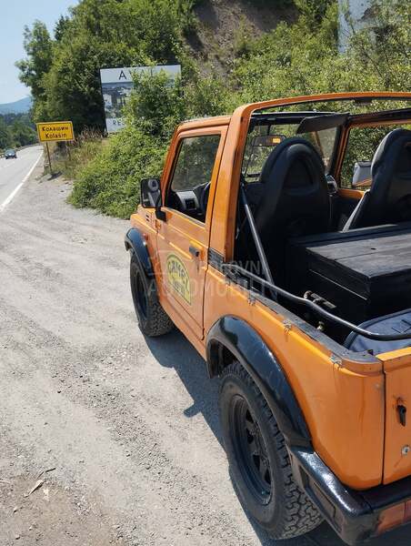 Suzuki SJ Samurai 