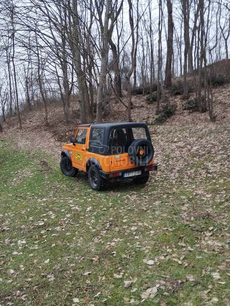 Suzuki SJ Samurai 
