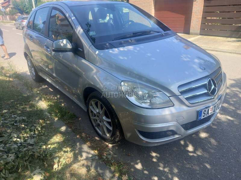 Mercedes Benz B 180 BlueEFFICIENCY