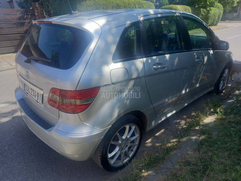 Mercedes Benz B 180 BlueEFFICIENCY