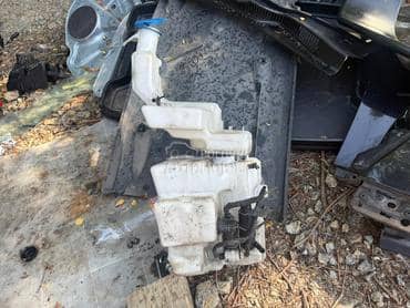 Boca vode brisača za Volkswagen Passat B6, Passat B7 Alltrack, Passat CC od 2004. do 2014. god.