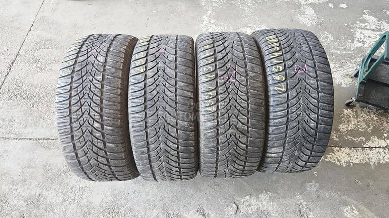 Dunlop 235/45 R17 Zimska