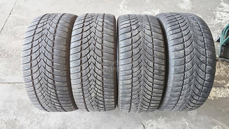 Dunlop 235/45 R17 Zimska