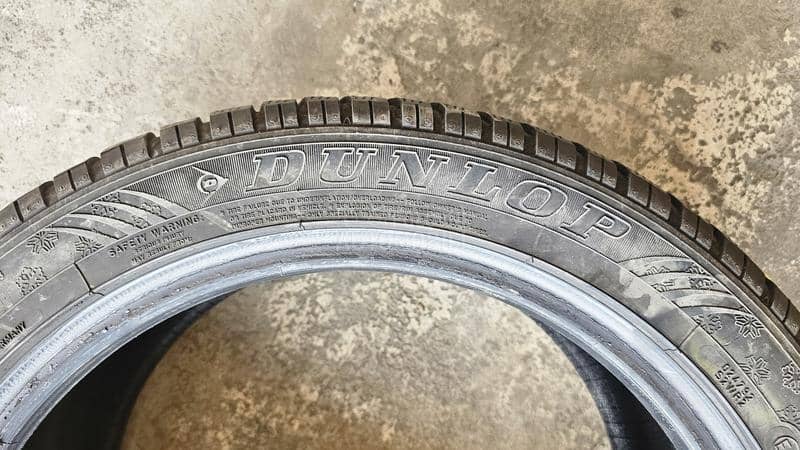 Dunlop 235/45 R17 Zimska