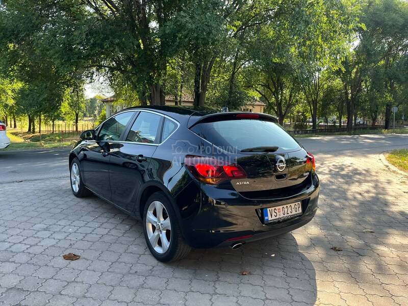 Opel Astra J 1.4b TURBO