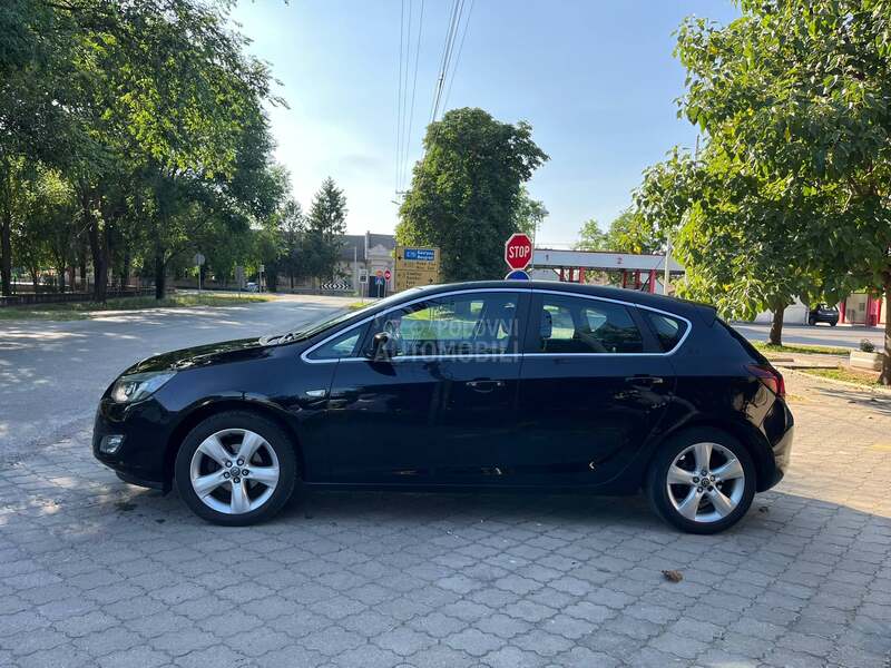 Opel Astra J 1.4b TURBO