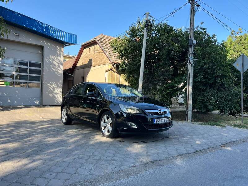 Opel Astra J 1.4b TURBO