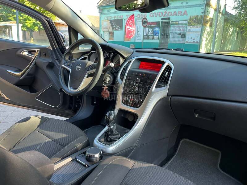 Opel Astra J 1.4b TURBO