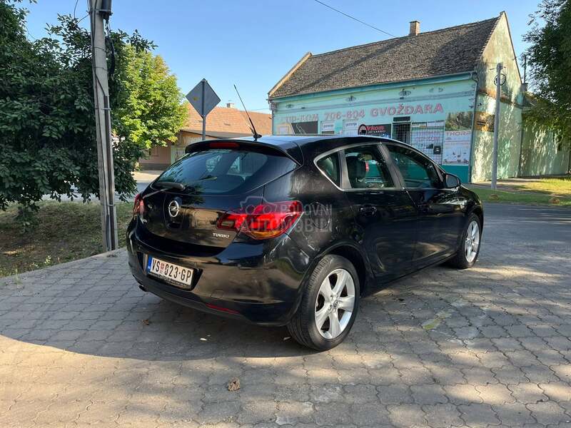 Opel Astra J 1.4b TURBO