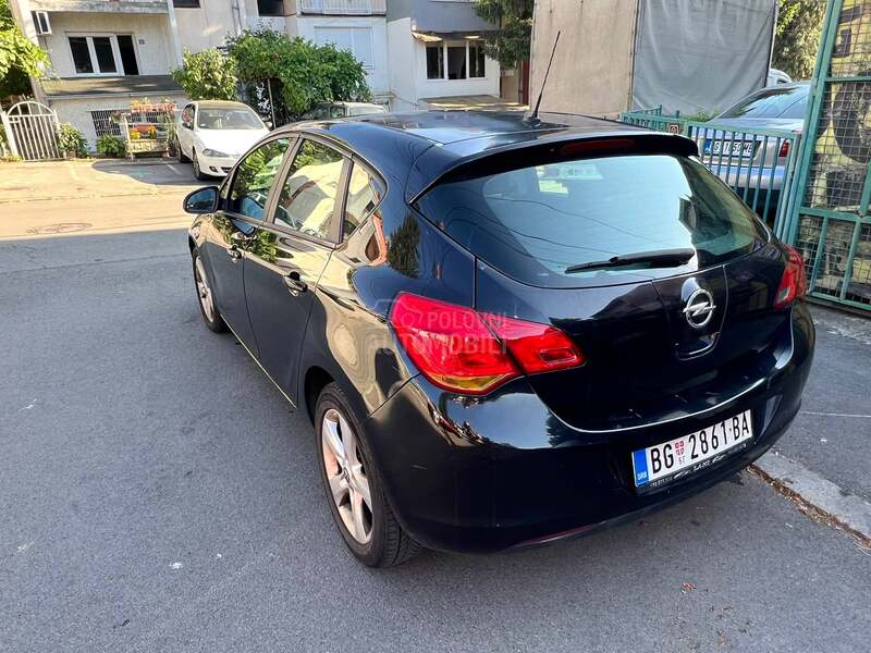Opel Astra J 
