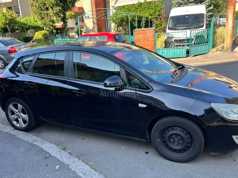 Opel Astra J 