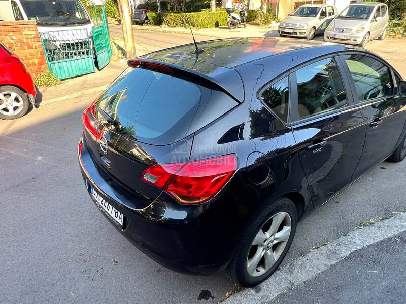 Opel Astra J 