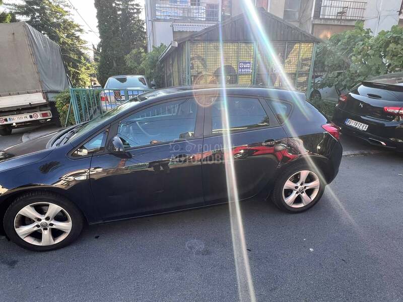 Opel Astra J 