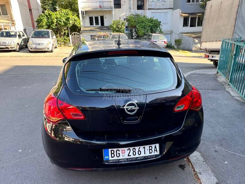 Opel Astra J 