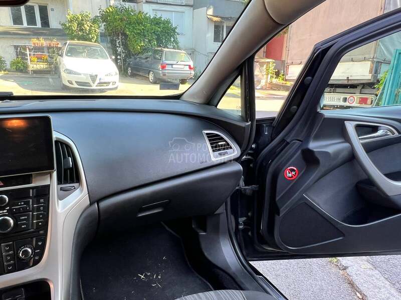 Opel Astra J 