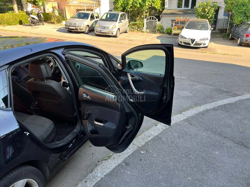 Opel Astra J 