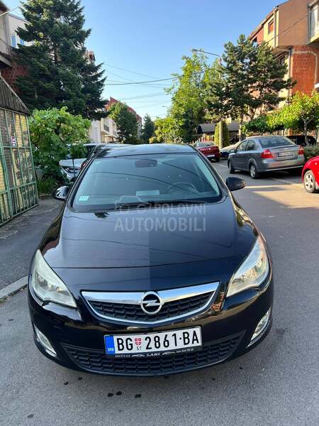 Opel Astra J 