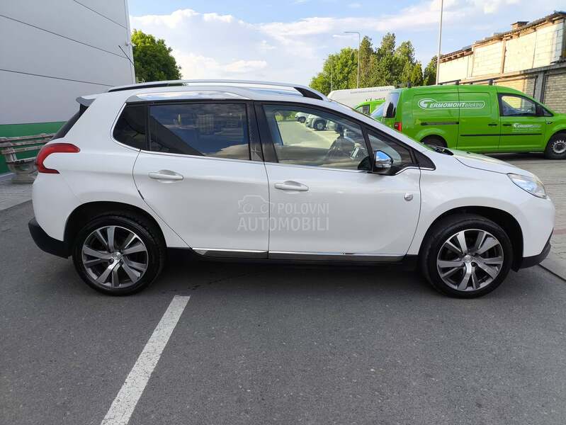 Peugeot 2008 1.2 CrossWay Pano