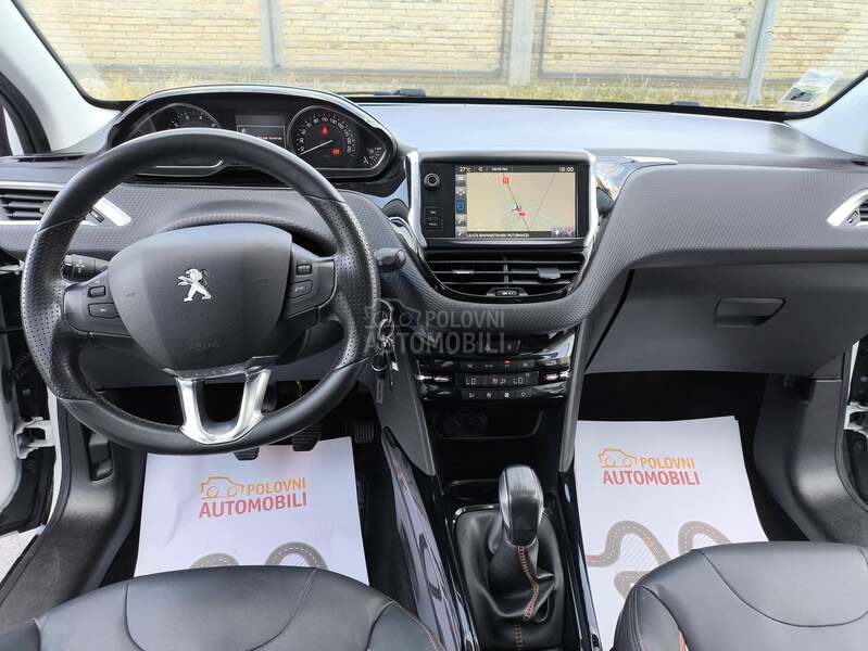 Peugeot 2008 1.2 CrossWay Pano