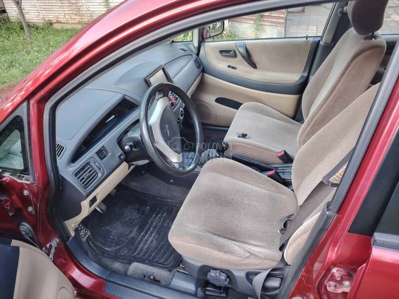 Suzuki Liana 