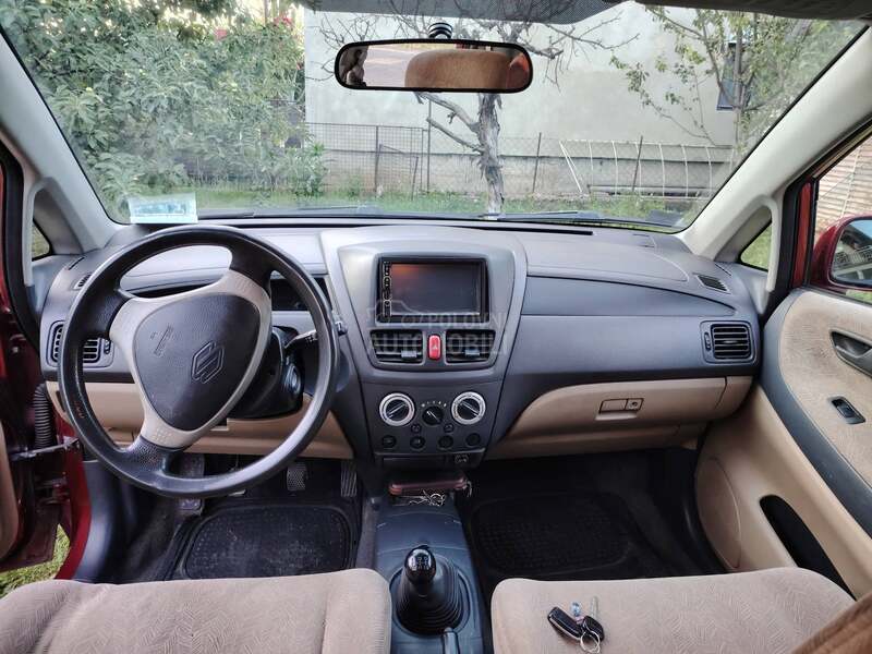 Suzuki Liana 
