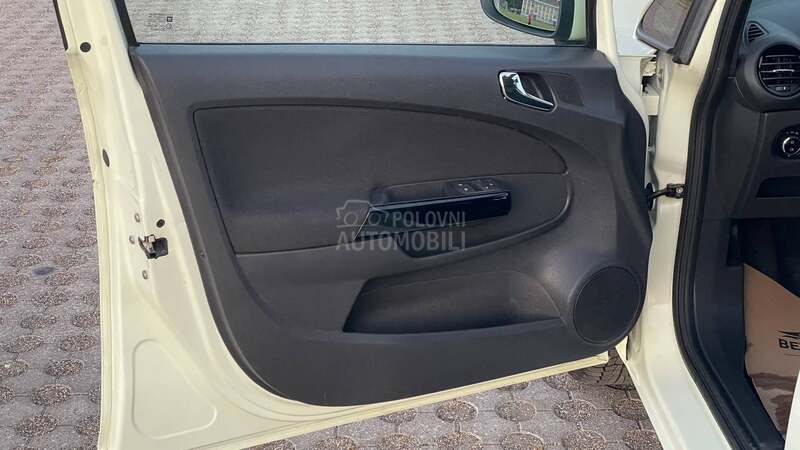 Opel Corsa D 1.3CDTi NAV/VEL SERV