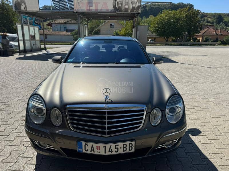 Mercedes Benz E 320 W211