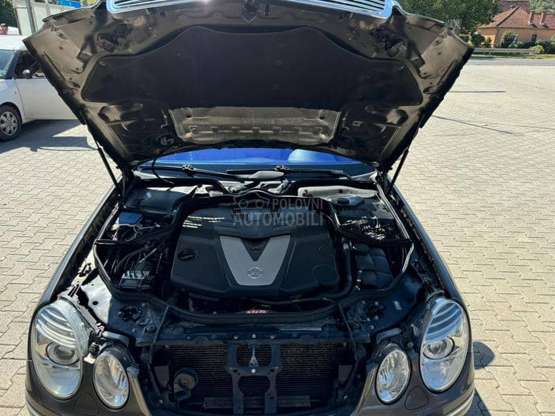 Mercedes Benz E 320 W211