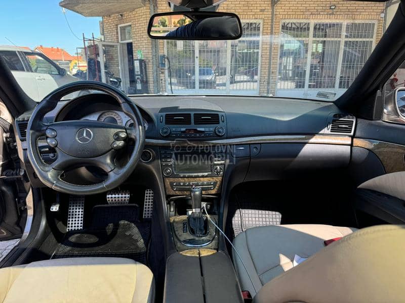 Mercedes Benz E 320 W211