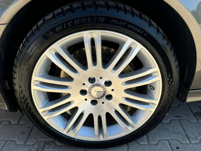 Mercedes Benz E 320 W211