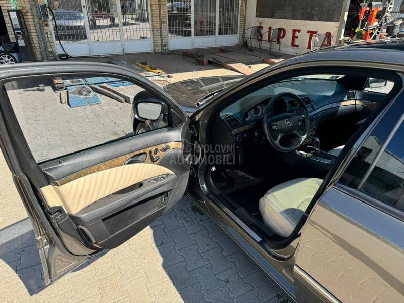 Mercedes Benz E 320 W211