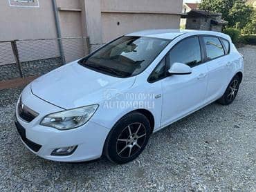 Opel Astra J 